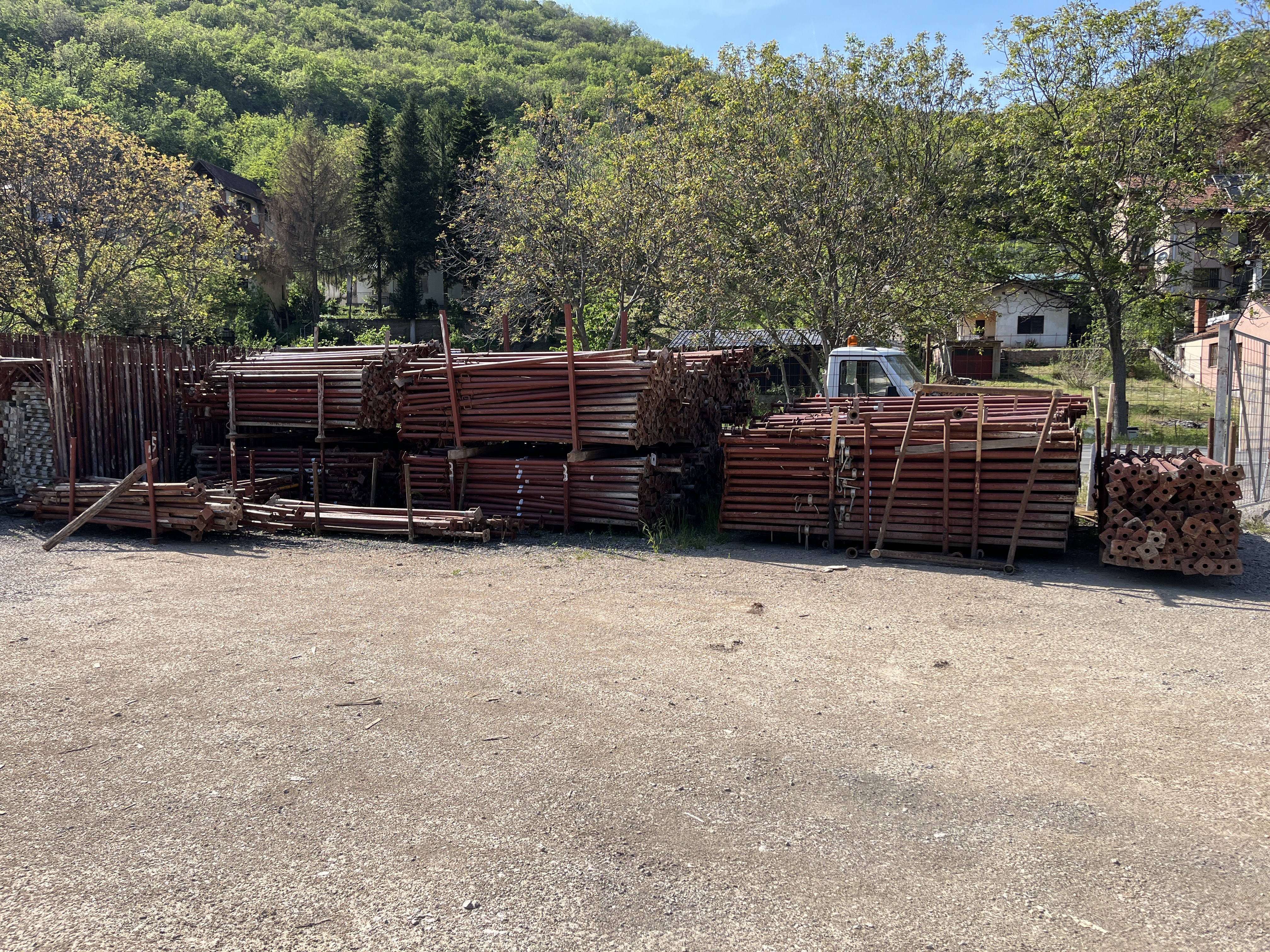 Mitra trans podupiraci